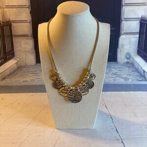 0098 Erica Lyons Silver Tone Metallic Disc Necklace